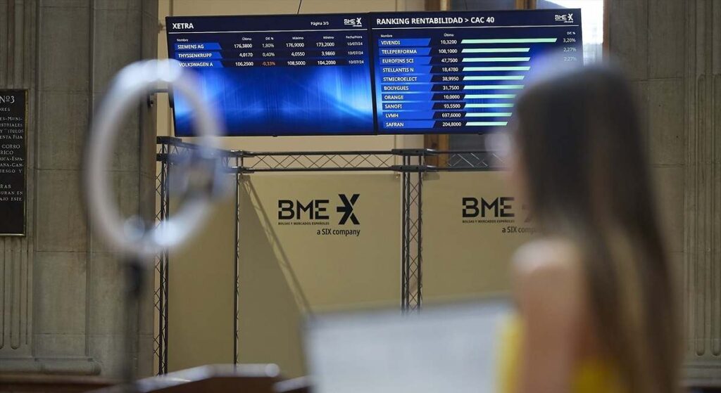 El Ibex 35 se aleja de los máximos de nuevo a pesar del acuerdo comercial entre EEUU y la UE