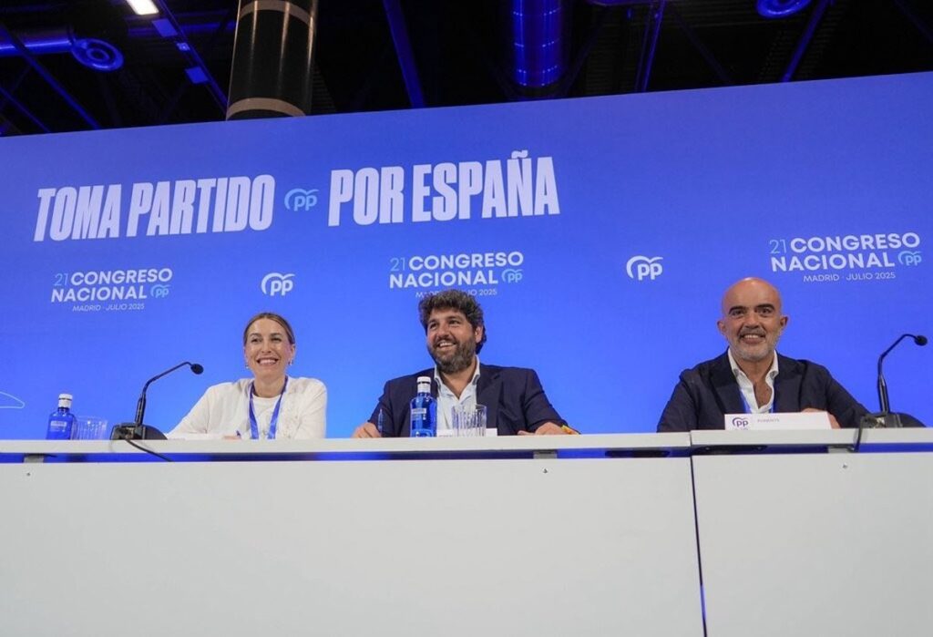 El PP aprueba su ponencia de Estatutos que lanza "un mensaje de ejemplaridad" frente a una "cúpula del PSOE corrompida"