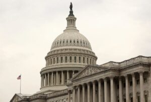 El Senado de EE.UU. aprueba la "gran y hermosa ley" de Trump, que aumentará el déficit en 2,8 billones