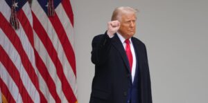 El Supremo de EE.UU. da luz verde a los despidos masivos de funcionarios de Trump