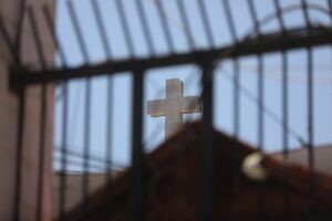 El Vaticano pone en duda la versión israelí sobre el ataque a la iglesia católica de Gaza | europapress.es