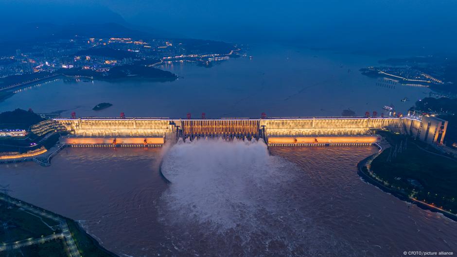 El agua embalsada desplaza los polos de la Tierra – DW – 22/07/2025