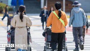 El auge de las clínicas de fertilidad en el país con la tasa de natalidad más baja del mundo
