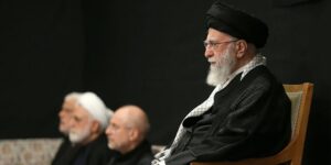 El ayatolá Jamenei reaparece en un acto público por primera vez desde el ataque de Israel y EE.UU. sobre Irán