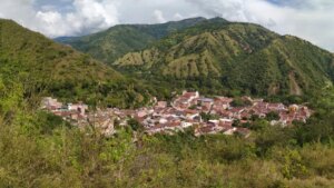El destino escondido del Occidente antioqueño que conquista con sus paisajes y tradición a las familias y viajeros