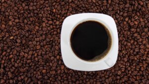 El error que cometemos frecuentemente al tomar café en verano, según un barista