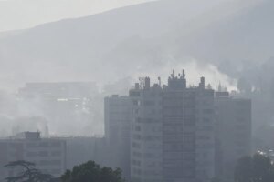 El fuego en Marsella continúa activo, pero baja en intensidad y desconfinan a los vecinos