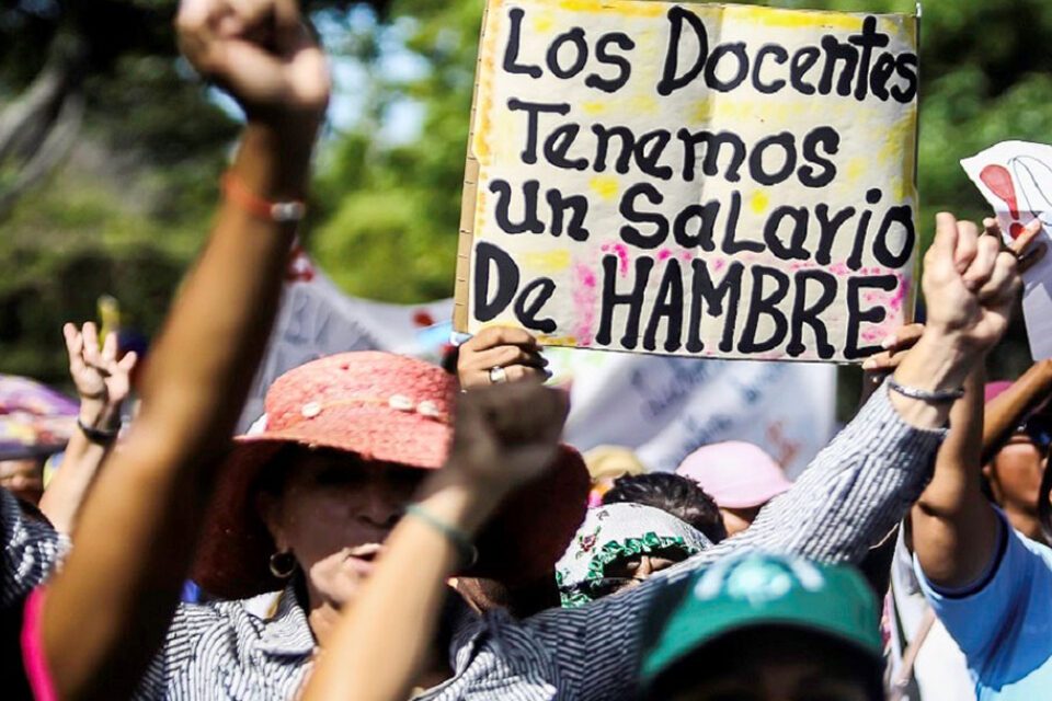 El gremio docente exige la revisión y el ajuste de asignaciones salariales