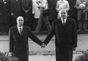 El hachazo al gasto público fulmina 50 años de modelo económico y social en Francia | elperiodico.com