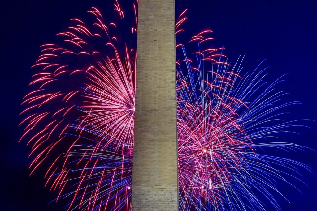El impresionante show de fuegos artificiales en Washington, D.C. por la celebración del Día de la Independencia de EEUU - AlbertoNews