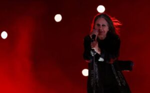El largó deterioro físico de Ozzy Osbourne: cómo enfrentó el “periodo más doloroso y miserable” de su vida – AlbertoNews