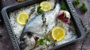 El sencillo truco de una especialista de aparato digestivo para saber si el pescado es fresco