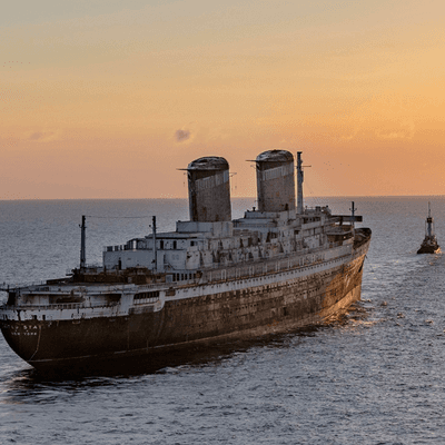 El trabajo de este hombre es hundir barcos, ahora enfrenta su mayor desafío: salvar el océano