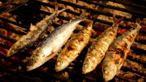 El truco que debes conocer para asar las sardinas sin que huelan por toda la casa (y no es poner la camana a tope)