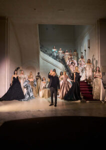 Elie Saab lleva su sensualidad a la pasarela parisina