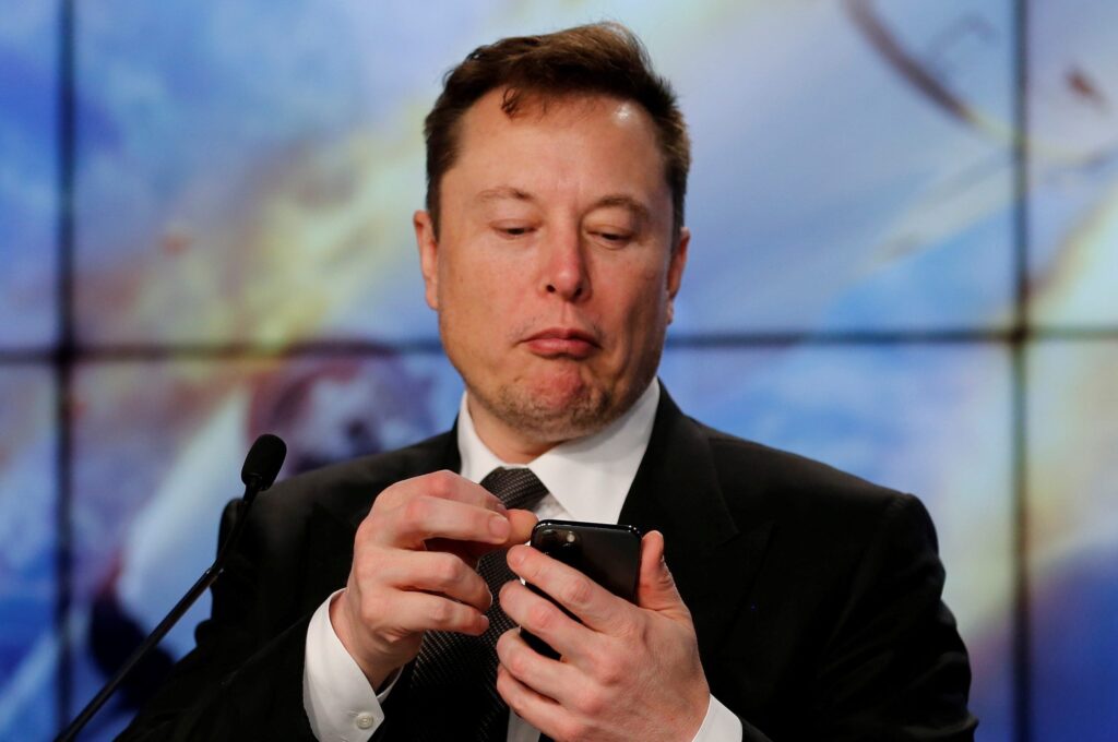 Elon Musk usará IA para verificar hechos en las publicaciones de X