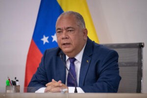 Elvis Amoroso extendió hasta la noche una farsa electoral donde los centros del país lucieron vacíos