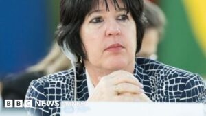 "En Cuba no hay mendigos": las polémicas declaraciones que provocaron la "renuncia" de una ministra cubana (y por qué el caso es inusual)