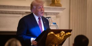 Epstein destroza el relato del Trump invulnerable a los seis meses de mandato
