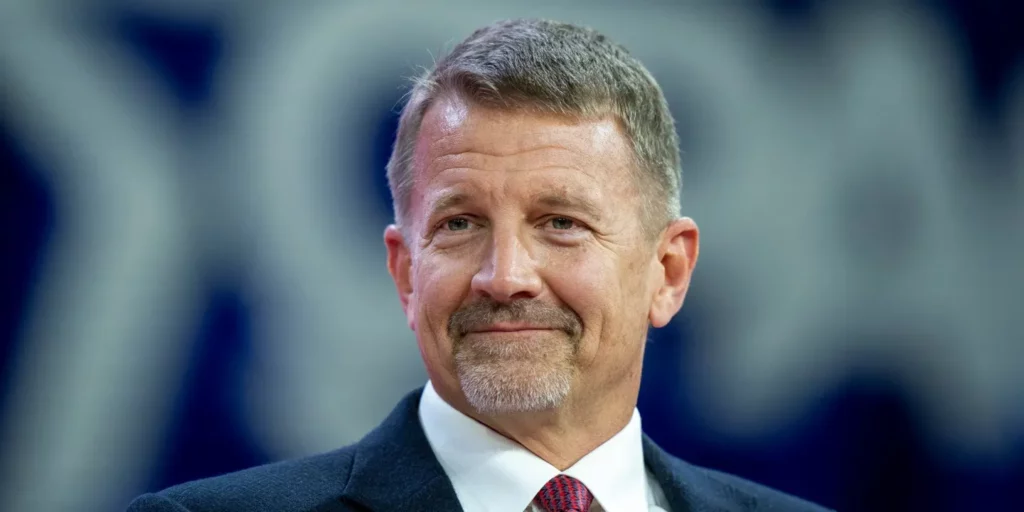 Erik Prince vuelve a Ecuador, tras ser contratado por el Gobierno de Noboa para capacitar a las fuerzas de seguridad - AlbertoNews