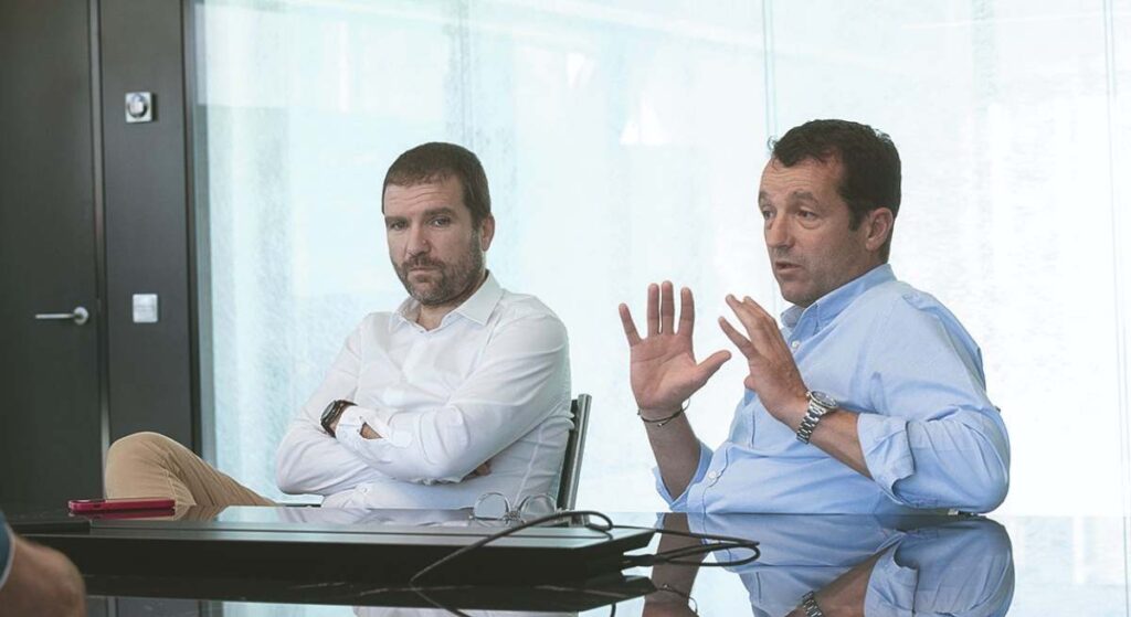 Escribano comparte con sus bancos el 1,9% de sus dividendos en Indra