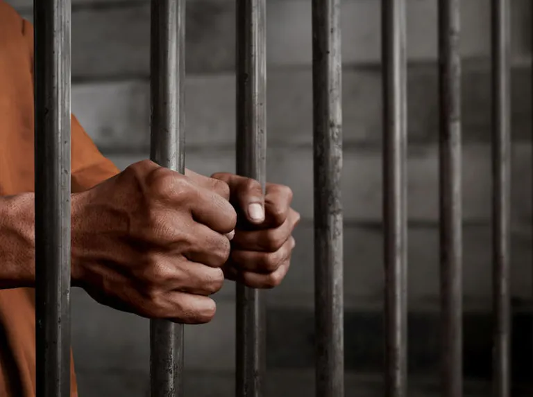 Espiritista pagará 20 años por abusar de una adolescente