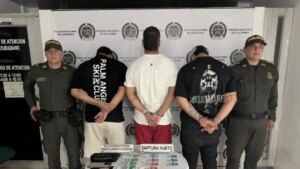 Esta fue la señal que le salvó la vida a víctima de secuestro en un carro para alertar a policías en el sur de Cali