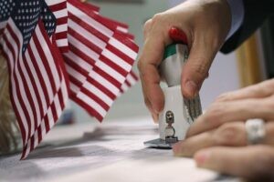 Estados Unidos publica nuevas tarifas migratorias para trámites de asilo, trabajo y TPS