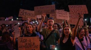 Estallan protestas en Ucrania tras la ofensiva de Zelenski