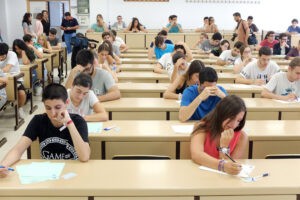 Estudiar mucho está bien, pero hay otro factor que influye en que apruebes o suspendas: la hora del examen