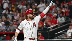 Eugenio Suárez es jugador de la semana por cuarta vez este año
