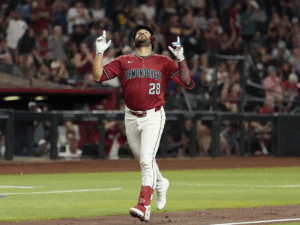 Eugenio Suárez está incontenible con el madero