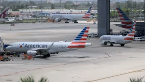 Evacúan de emergencia a pasajeros de un avión que iba a despegar en EE. UU. por incendio en los frenos – AlbertoNews