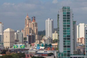 Expectativas económicas y paro arrastran a mínimos la confianza del consumidor en Panamá