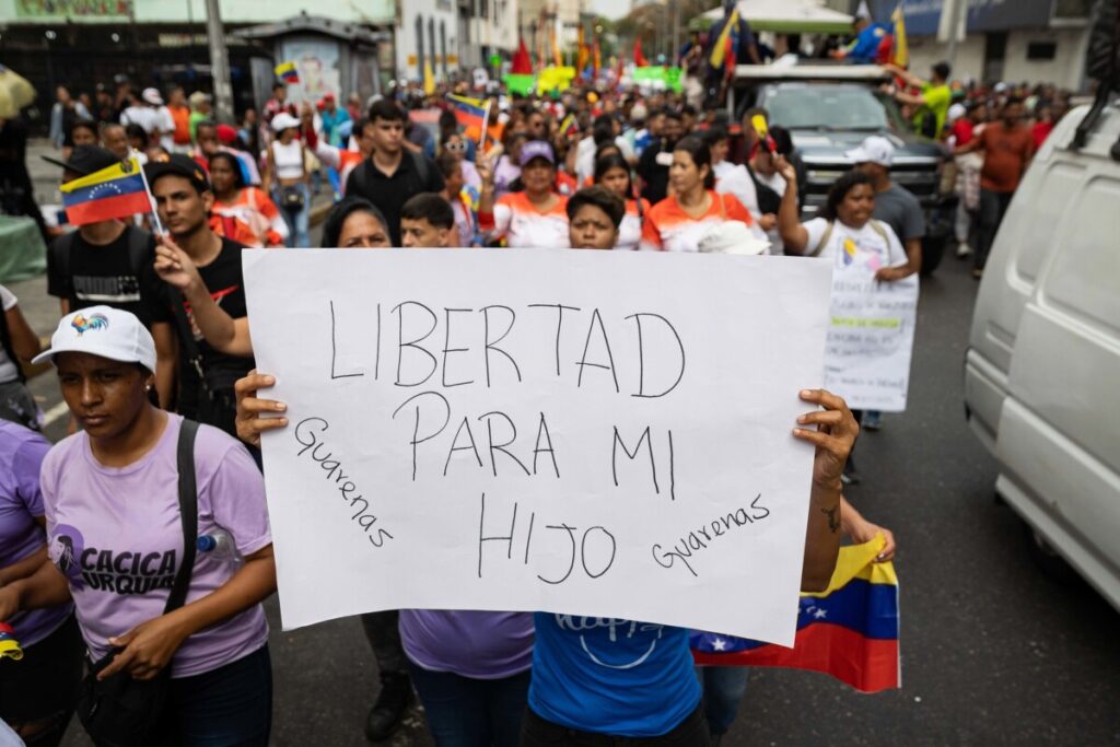 Familiares de deportados marchan en Caracas