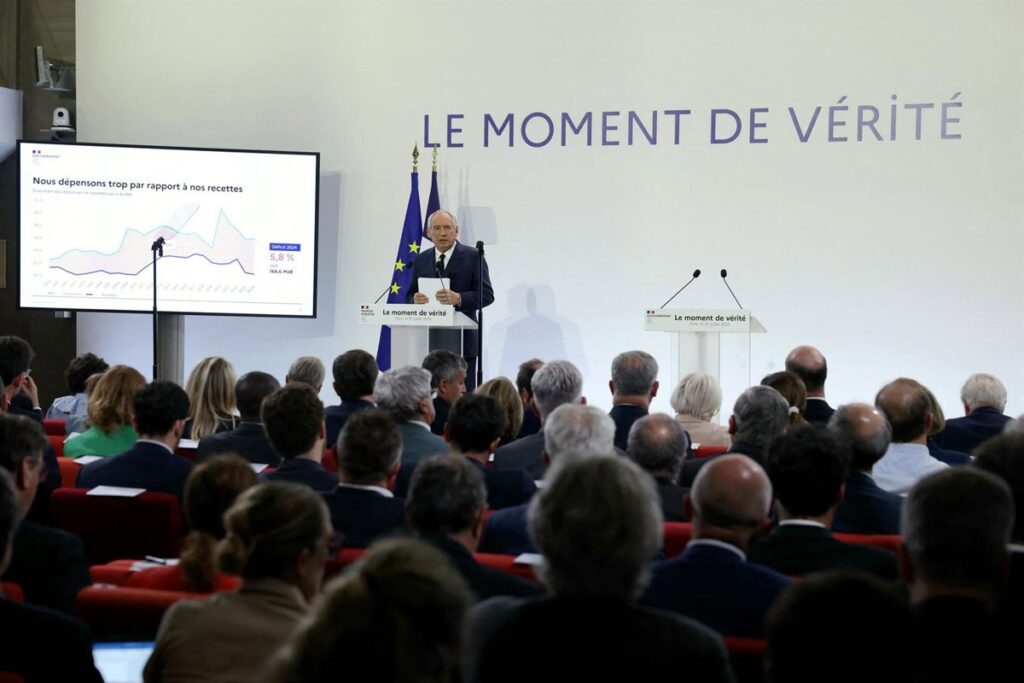 Francia lanza un plan de ajuste de 44.000 millones con pensiones congeladas y la eliminación de 2 festivos