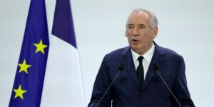 Francia recortará 44.000 millones para frenar su deuda y eliminará dos días festivos