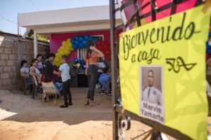"Fueron cuatro meses de angustia": Familias de venezolanos repatriados de El Salvador esperan un abrazo de reencuentro - AlbertoNews