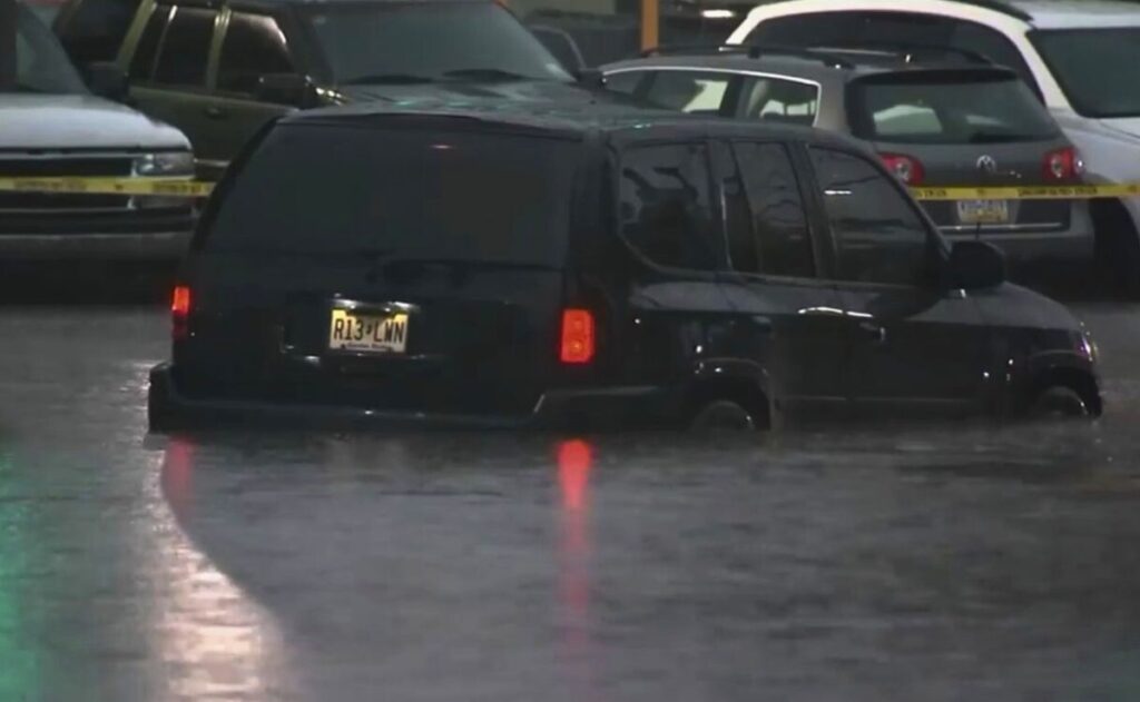 Fuertes tormentas en EE.UU. dejan a miles sin luz y causan inundaciones