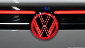 Ganancias de Volkswagen caen más de un tercio hasta junio – DW – 25/07/2025
