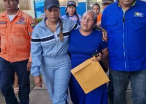 Gobernadora García recorrió zonas afectadas en Caicara del Orinoco