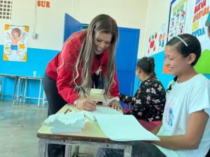 Gobernadora Yulisbeth García ejerció su derecho al voto en El Pao