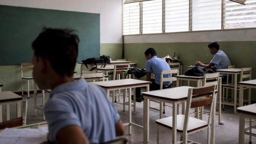 Ministro Rodríguez llama a maestros jubilados a reincorporarse para dar clases