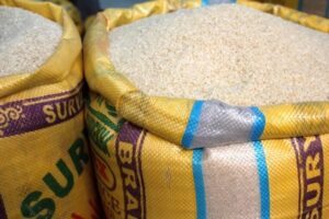 Gobierno de Colombia y gremio arrocero llegan a un acuerdo para estabilizar la cadena del cereal