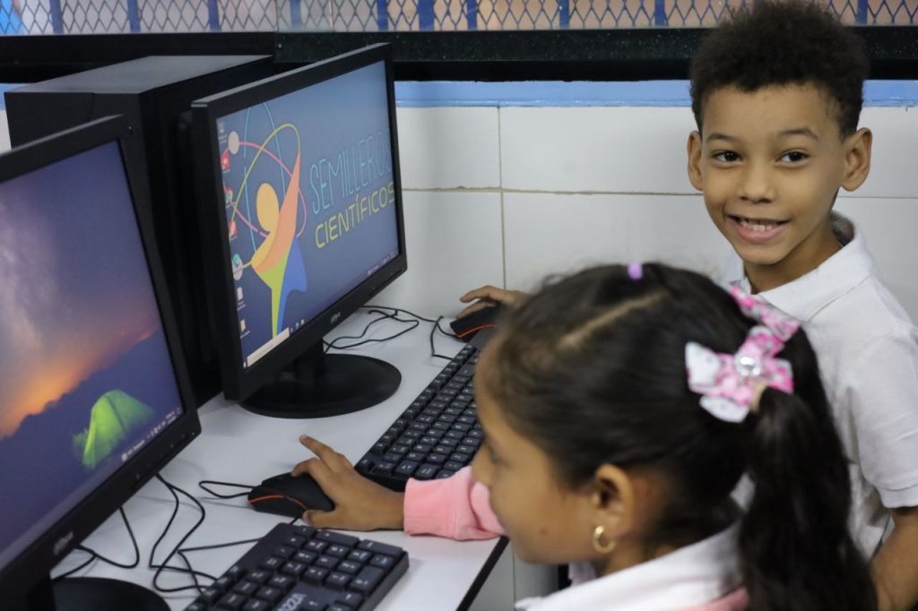 Gobierno nacional rehabilitó 900 escuelas durante primer semestre de 2025