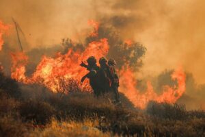 Grecia sigue luchando contra el fuego y las evacuaciones ya llegan a 2.500 personas – AlbertoNews