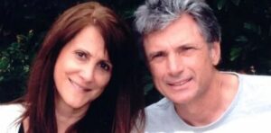 Hallaron a supervisora de American Idol y a su esposo brutalmente asesinados en mansión de Los Ángeles