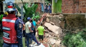 Heridas cuatro personas al colapsar puente peatonal en Baruta