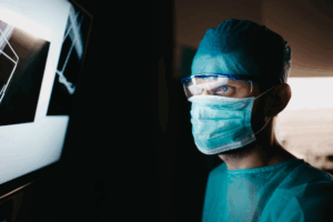 IA promete diagnosticar cuatro veces más que un médico humano