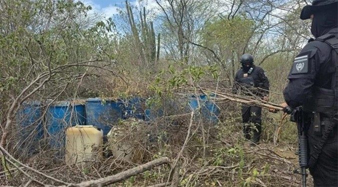 Incautan más de 14 mil litros de combustible de narcoavión